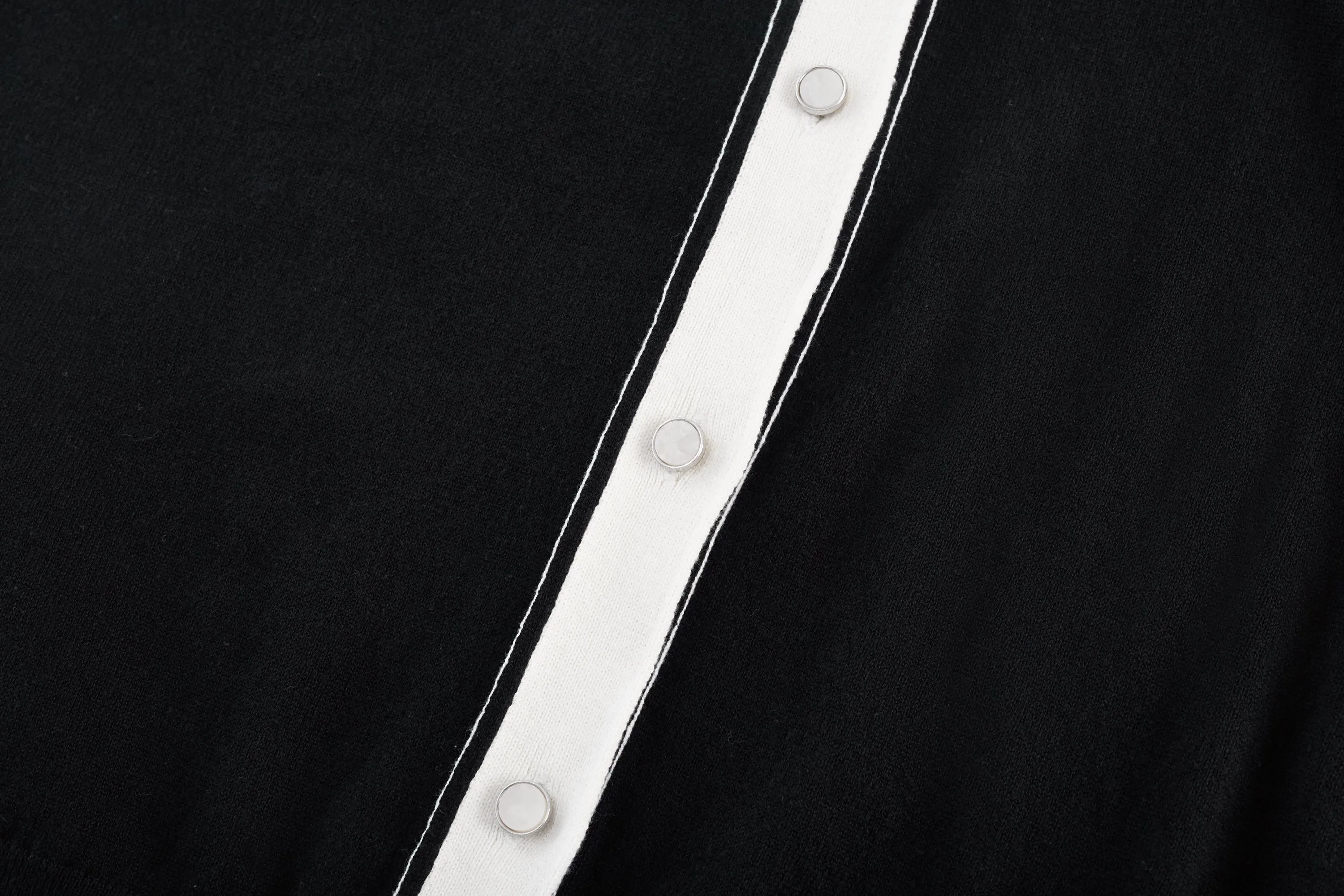 Vera V Neck Contrast Trim Cardigan